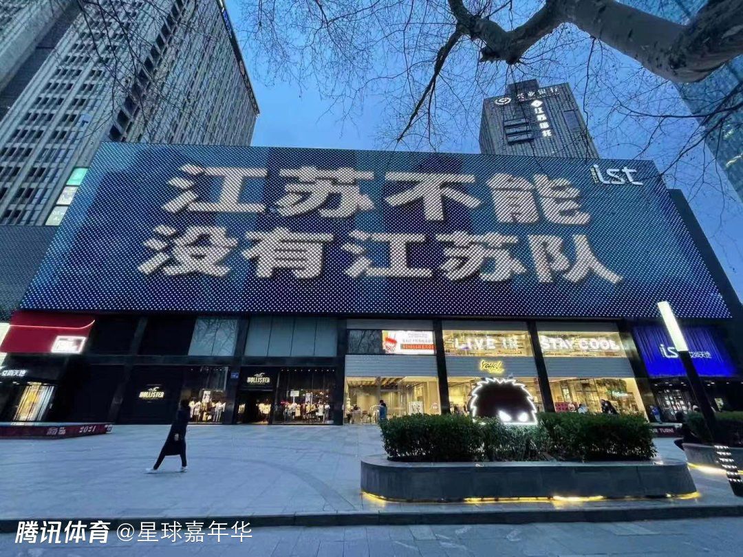 据《罗马体育报》报道，斯莫林在加盟罗马以来已经缺席80场比赛，共伤停365天时间。